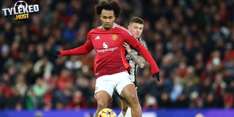 Ban lãnh đạo MU chấp nhận lỗ trong thương vụ Zirkzee